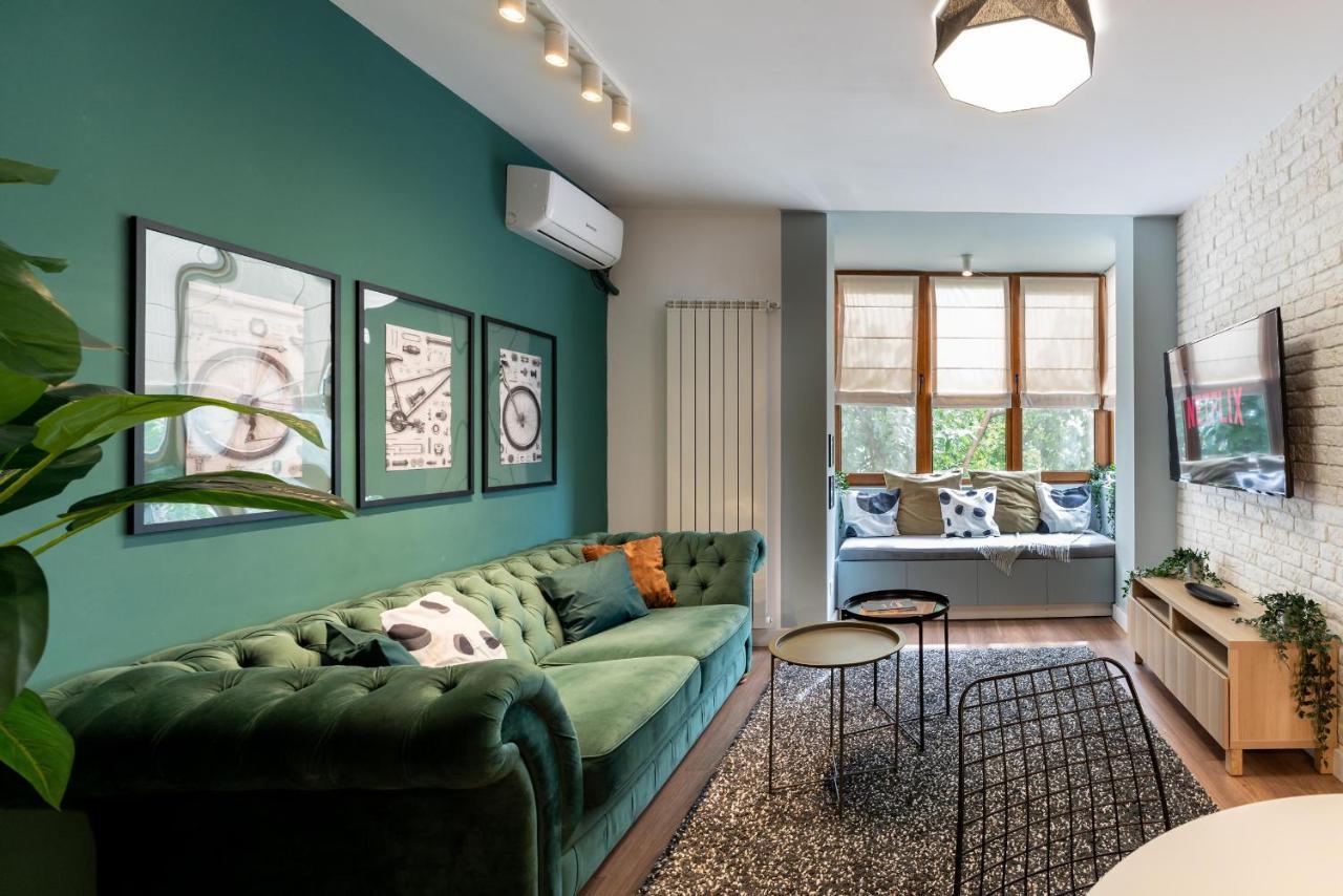Downtown Retreat: Spacious 2-Br By Unirii Square Bukarest Exteriör bild