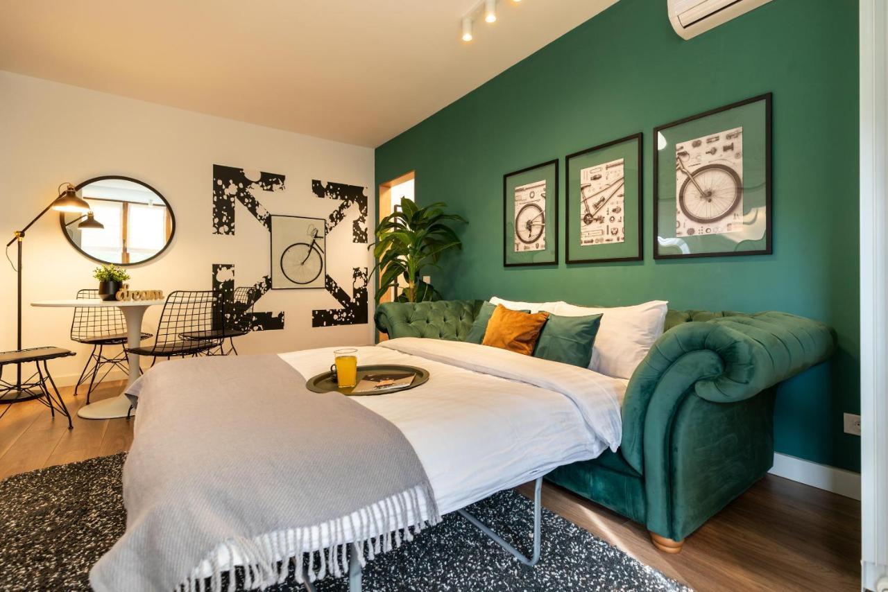 Downtown Retreat: Spacious 2-Br By Unirii Square Bukarest Exteriör bild