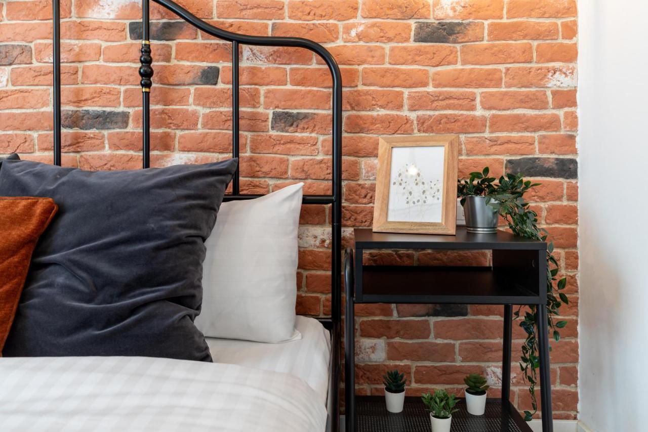 Downtown Retreat: Spacious 2-Br By Unirii Square Bukarest Exteriör bild