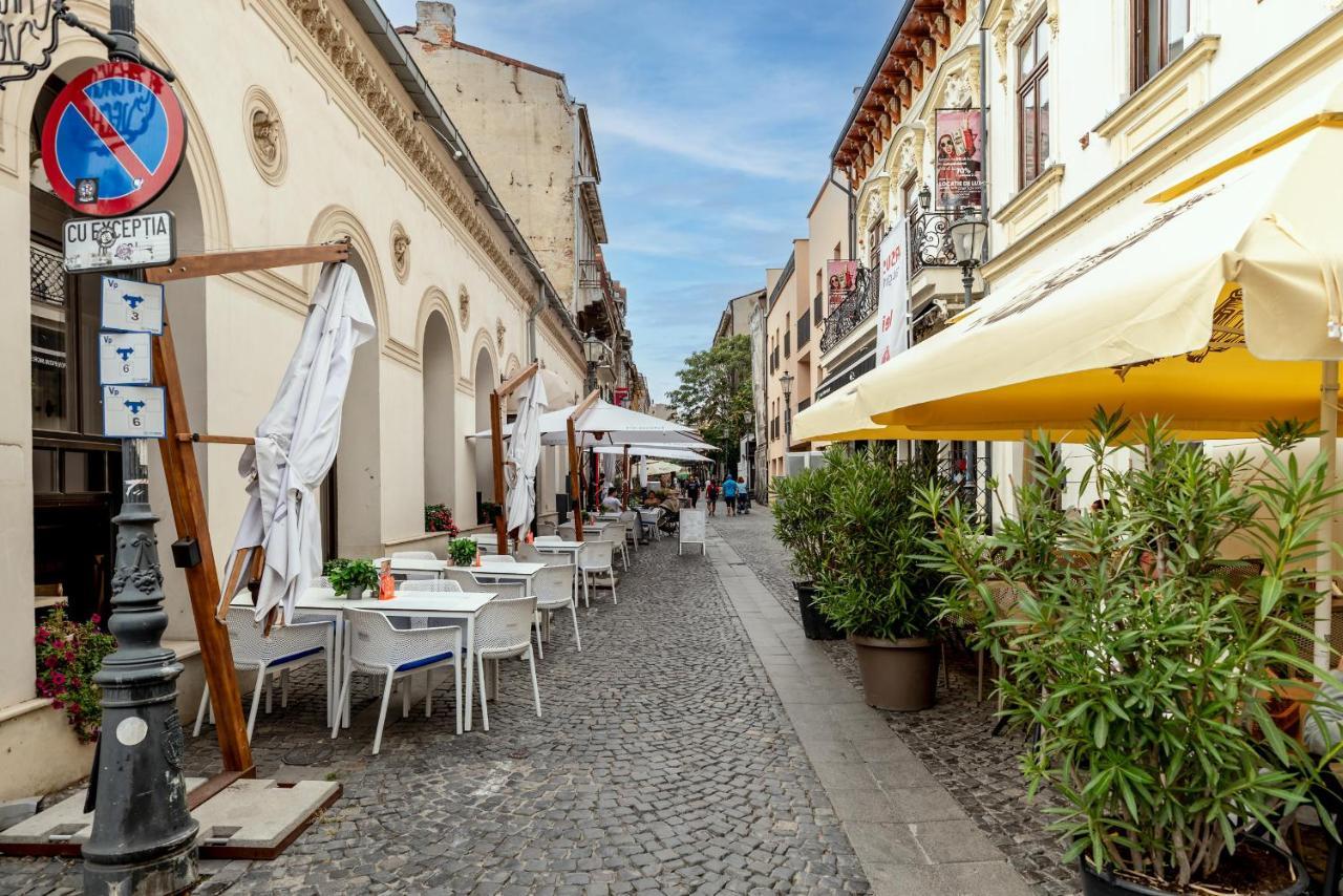 Downtown Retreat: Spacious 2-Br By Unirii Square Bukarest Exteriör bild