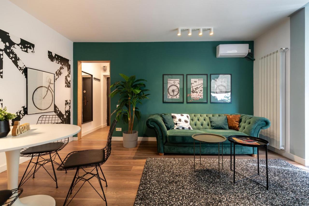 Downtown Retreat: Spacious 2-Br By Unirii Square Bukarest Exteriör bild