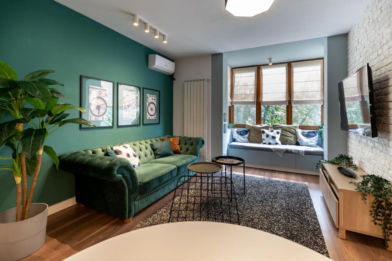 Downtown Retreat: Spacious 2-Br By Unirii Square Bukarest Exteriör bild