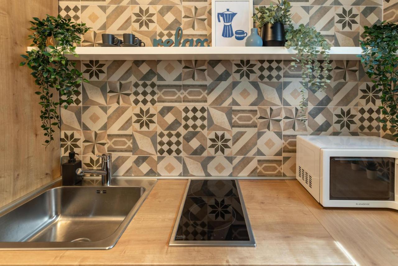 Downtown Retreat: Spacious 2-Br By Unirii Square Bukarest Exteriör bild