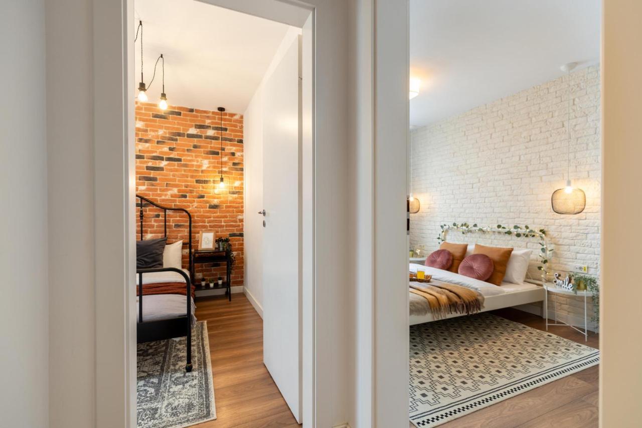 Downtown Retreat: Spacious 2-Br By Unirii Square Bukarest Exteriör bild